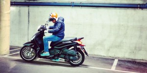 Beitragsbild des Blogbeitrags Piaggio Beverly 300ie Police – Unter Cousinen