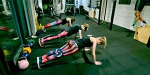 Beitragsbild des Blogbeitrags Sportssupport Athletenschmiede – das Cross Fit Pendant im Kleingruppenformat