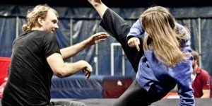 Beitragsbild des Blogbeitrags Playfight im Zirkuszelt