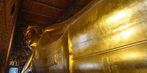 Beitragsbild des Blogbeitrags Wat Pho: The Temple of Reclining Buddha in Bangkok 