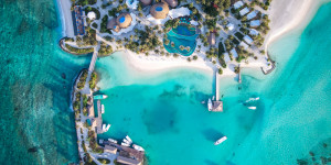 Beitragsbild des Blogbeitrags Exploring the Wonders of the Holiday Inn Resort Kandooma Maldives