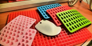 Beitragsbild des Blogbeitrags Backmatten Leckerli – Alles was du über das Leckerli-Backen mit Silikonmatten wissen musst. 