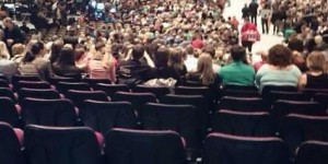Beitragsbild des Blogbeitrags Live-Bericht: Der Hundeflüsterer in der Stadthalle