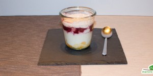 Beitragsbild des Blogbeitrags Topfen-Himbeer-Creme im Glas