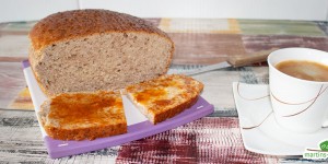 Beitragsbild des Blogbeitrags Fluffiger Frühstücks-Germkuchen mit Nüssen