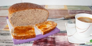 Beitragsbild des Blogbeitrags Fluffiger Frühstücks-Germkuchen mit Nüssen 