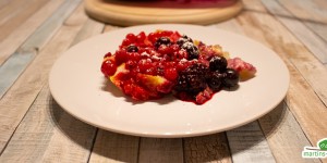 Beitragsbild des Blogbeitrags Beerenauflauf auf Toast