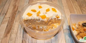 Beitragsbild des Blogbeitrags Cremig, fruchtiges Pfirsich-Joghurt Schichtdessert