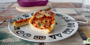 Beitragsbild des Blogbeitrags Schnelle Omlettwunder Salami-Pizza