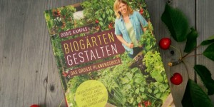 Beitragsbild des Blogbeitrags Buch-Tipp: BIOGÄRTEN GESTALTEN: Das große Planungsbuch von Doris Kampas