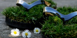 Beitragsbild des Blogbeitrags Flipflop-Hiphop: Gras unter den Füßen hebt die Laune! 