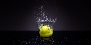Beitragsbild des Blogbeitrags Zitronenwasser: Der gesunde Frische-Kick am Morgen