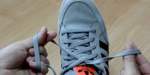 Beitragsbild des Blogbeitrags Life Hack: Schuhe in nur 2 Sekunden binden 