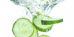 Beitragsbild des Blogbeitrags Schlankmacher Gurkenwasser lässt die Kilos purzeln 