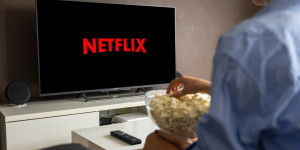 Beitragsbild des Blogbeitrags Damsel auf Netflix: Film-Infos & mögliche Fortsetzung des Fantasy-Spektakels