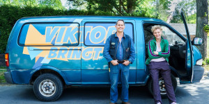 Beitragsbild des Blogbeitrags “Viktor Bringts”: Comedy-Serie mit Moritz Bleibtreu als Vollblut-Servicetechniker