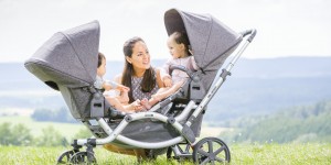 Beitragsbild des Blogbeitrags BÄM! Wir feiern 10.000 Facebook-Fans und verlosen einen Kinderwagen