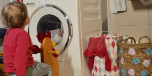 Beitragsbild des Blogbeitrags Fleckenfibel: Wir testen die Miele Waschmaschine mit fünf hartnäckigen Flecken