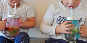 Beitragsbild des Blogbeitrags Gewinnspiel: Wir testen den SodaStream und blubbern umweltfreundlich ohne Schleppen