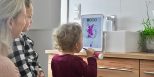 Beitragsbild des Blogbeitrags Zähne putzen ohne Drama mit der Playbrush + 20% Rabatt