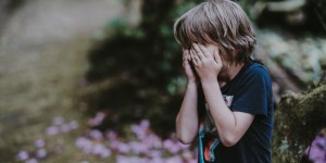 Beitragsbild des Blogbeitrags Giftiger Garten – welche Pflanzen du mit Kindern lieber nicht ansetzen solltest