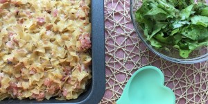 Beitragsbild des Blogbeitrags Lieblingsessen meiner Kinder: Überbackene Schinkenfleckerl aus Österreich