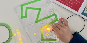 Beitragsbild des Blogbeitrags Kinder lernen spielerisch für die Zukunft: mit der Box der HABA Digitalwerkstatt