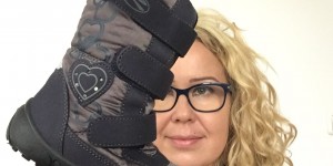 Beitragsbild des Blogbeitrags Warum Kinderschuhe kosten, was sie kosten + 10 Euro Gutscheincode für Zwillinge