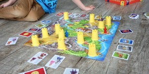 Beitragsbild des Blogbeitrags Test: Fabulantica – nominiert für das Kinderspiel des Jahres 2019