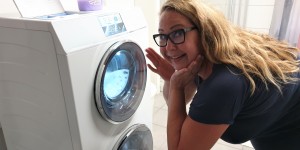 Beitragsbild des Blogbeitrags Nach dem Urlaub ist vor dem Wäscheberg: Fünf Gründe, warum wir die Haier Duo Dry HWD120 lieben