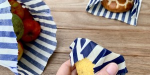 Beitragsbild des Blogbeitrags Plastik vermeiden: Bienenwachstücher statt Alu- und Frischhaltefolie (Anleitung)