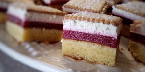 Beitragsbild des Blogbeitrags Rezept für Schneewittchenschnitten à la Edith 