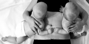 Beitragsbild des Blogbeitrags Ehrliche Bäuche: So sehen Bäuche nach der Zwillingsschwangerschaft aus 