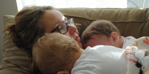 Beitragsbild des Blogbeitrags Warum es einen Unterschied macht, ob man Zwillinge oder zwei Kinder hat…