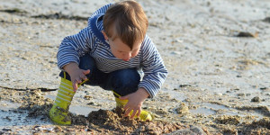 Beitragsbild des Blogbeitrags 19 Ideen der Pädagogik von Maria Montessori, die uns alle umdenken lassen