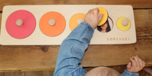 Beitragsbild des Blogbeitrags Lovevery – wir testen das Spielzeug, das zu deinem Kind passt! 