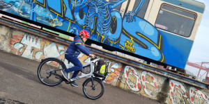 Beitragsbild des Blogbeitrags woom NOW – Das Kinderfahrrad für die Stadt im Test + Gewinnspiel 