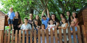 Beitragsbild des Blogbeitrags Großfamilie XXL: „Wie sieht dein Alltag mit 14 Kindern aus, Claudia?“ 