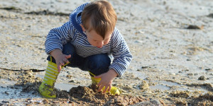 Beitragsbild des Blogbeitrags 19 Ideen der Pädagogik von Maria Montessori, die uns alle umdenken lassen