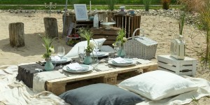 Beitragsbild des Blogbeitrags Leinenhochzeit – Idyllisches Strandpicknick zum 12. Ehejubiläum