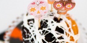 Beitragsbild des Blogbeitrags Spinnweben-Cupcakes für Halloween: Blitzschnell und sehr einfach 