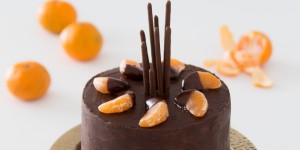 Beitragsbild des Blogbeitrags Schokolade trifft Mandarine: eine Mandarinentorte für Weihnachten