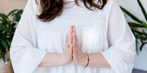 Beitragsbild des Blogbeitrags Kundalini Yoga – Wirksamer Booster für den Business-Erfolg