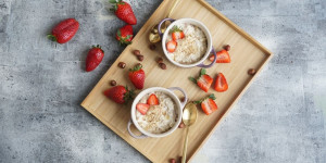 Beitragsbild des Blogbeitrags Rezept: Frische Erdbeeren mit Bircher-Müsli 