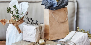 Beitragsbild des Blogbeitrags Puristische Geschenkverpackung aus recyceltem Papier