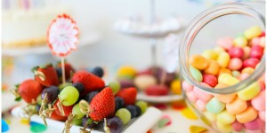 Beitragsbild des Blogbeitrags Anleitung: Einen Sweet Table / eine Candy Bar planen und selbermachen