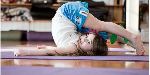 Beitragsbild des Blogbeitrags Kindergeburtstag einmal anders: Mit Kinderyoga