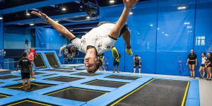 Beitragsbild des Blogbeitrags FLIP LAB: Tirols größter Trampolin-Parkour und Freestyle-Park eröffnet am 29. Mai