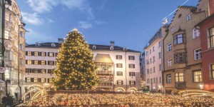 Beitragsbild des Blogbeitrags Mit Erzählspaziergängen Innsbrucks Christkindlmärkte neu entdecken