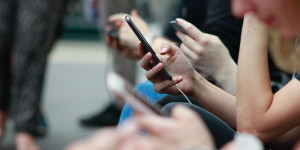 Beitragsbild des Blogbeitrags Warum sind wir süchtig nach Smartphones?